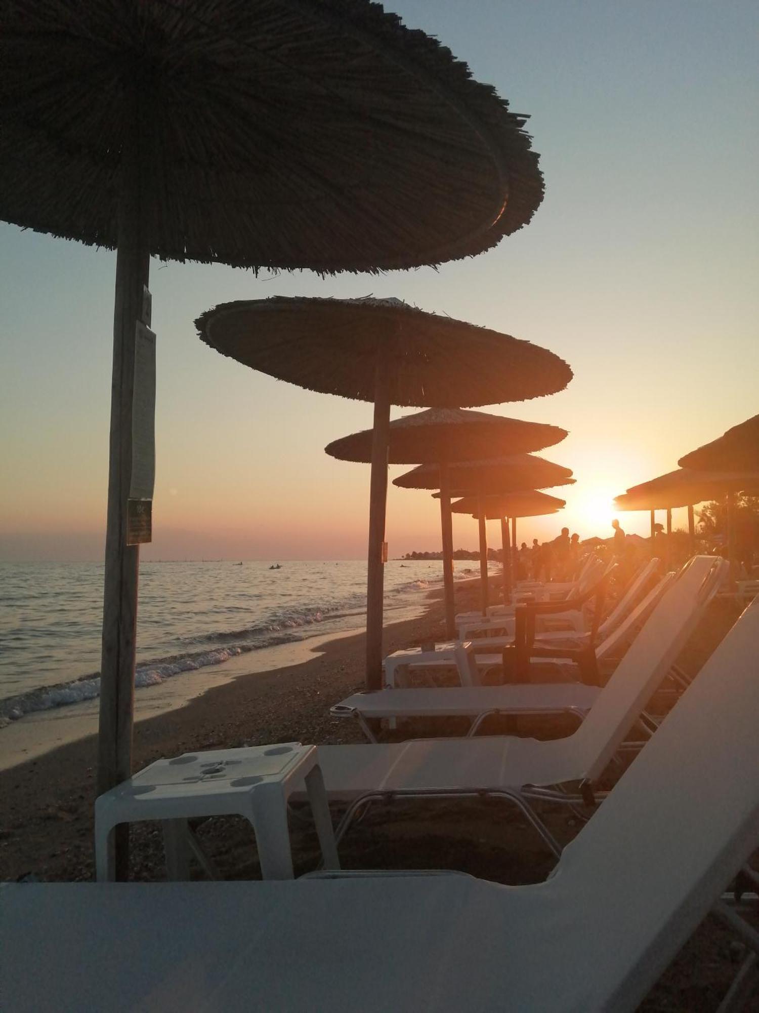 Perla Studios Paralia Dionysiou Luaran gambar